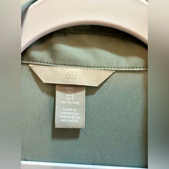 H&M Satin Blouse in Sage Green Button Up Workwear Size L - Picture 3 of 6